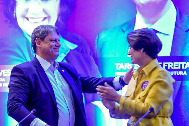 Filhos de Bolsonaro se distanciam de Michelle, que aposta em domiciliar para recolocar Tarcísio no jogo de 2026