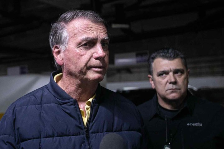 Médica que receitou remédio apontado como causador de alucinação visita Bolsonaro na PF