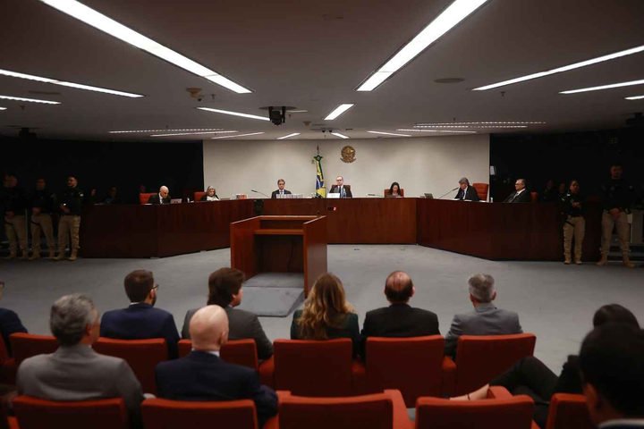 STF mantém, por unanimidade, decisões de Moraes que determinaram cumprimento de pena de Bolsonaro e seis réus