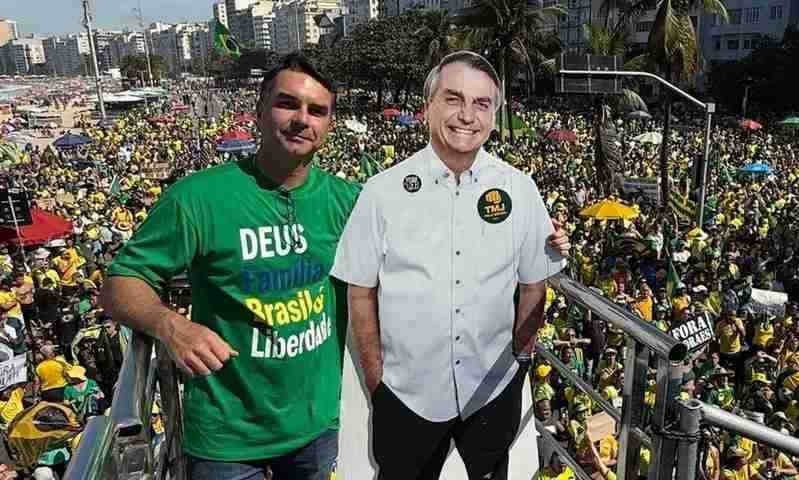 Versão de Bolsonaro em IA vira desafio para o TSE, enquanto campanha de Flávio adota cautela e cogita boneco de papelão