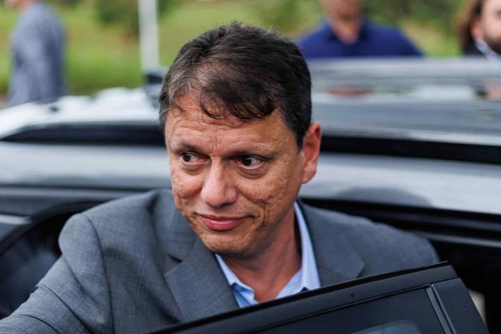 Tarcísio envia projeto para elevar salário mínimo paulista em 3,9%