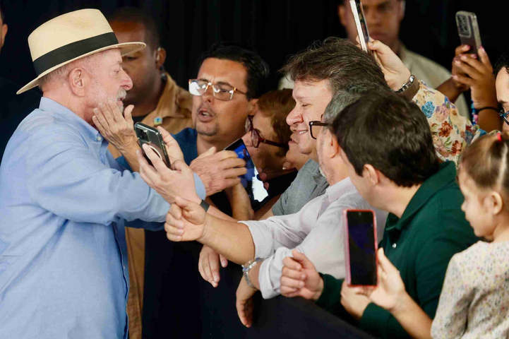 Lula alfineta Flávio em agenda no Rio: ‘Quem é amigo do presidente é o povo, não é o Vorcaro’