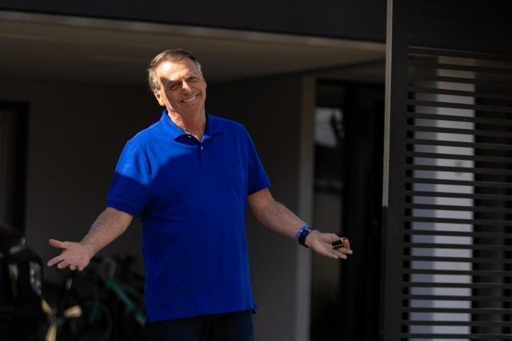Moraes e Dino votam para manter Bolsonaro preso na Papudinha e negam domiciliar