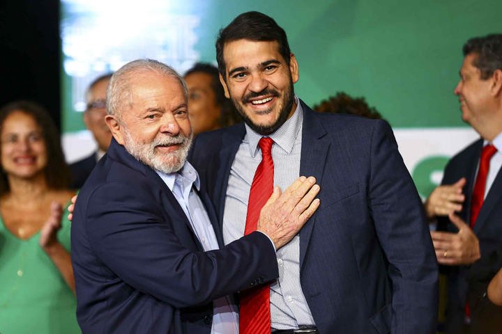 Após indicação de Messias ao STF, Lula deve nomear mulher para vaga na AGU; veja os nomes