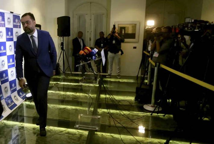 Castro deixou o governo do Rio nesta segunda-feira (23), após um breve pronunciamento à imprensa — Foto: Marcelo Theobald/Agência O Globo/23-3-2026