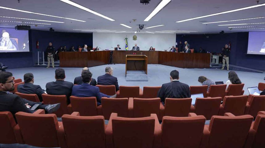 Moraes pede sessão virtual da Primeira Turma do STF para referendar prisão de Bolsonaro
