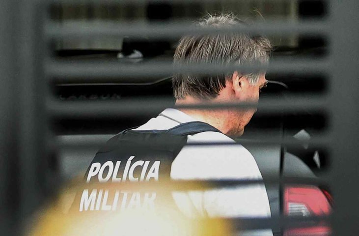 Moraes manda defesa detalhar atividades de funcionários da casa de Bolsonaro