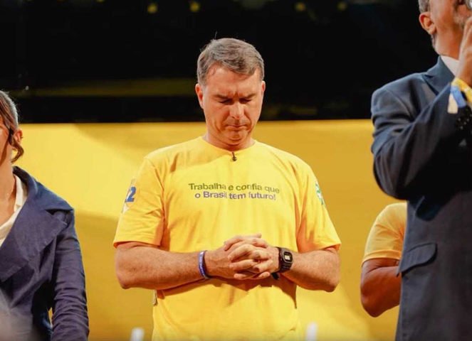 Flávio Bolsonaro busca Ciro Nogueira e Rueda para tentar reverter saída de PP e União Brasil de aliança de Douglas Ruas no Rio