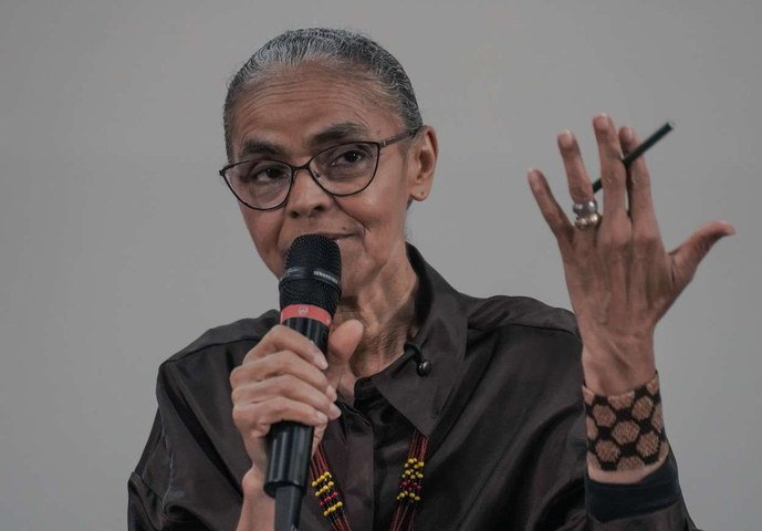Marina Silva sofre fratura após mover plantas em casa e é internada em Brasília