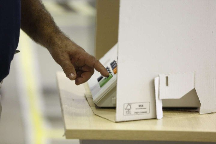 Governo do Rio volta atrás e pede reforço federal na segurança para eleições
