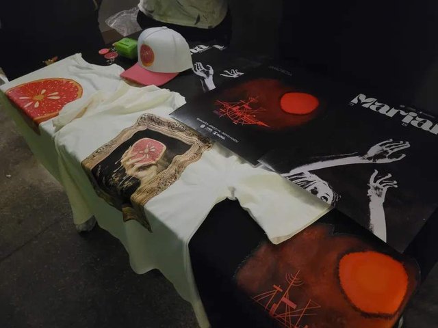Banda teve produtos à venda no Bar Alto, em Vila Madalena — Foto: Samuel Lima/O Globo