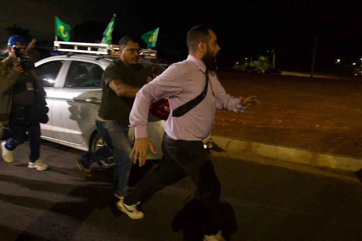 Evangélico e defensor do comunismo: quem é Ismael Lopes, homem que discursou a favor de prisão de Bolsonaro em vigília