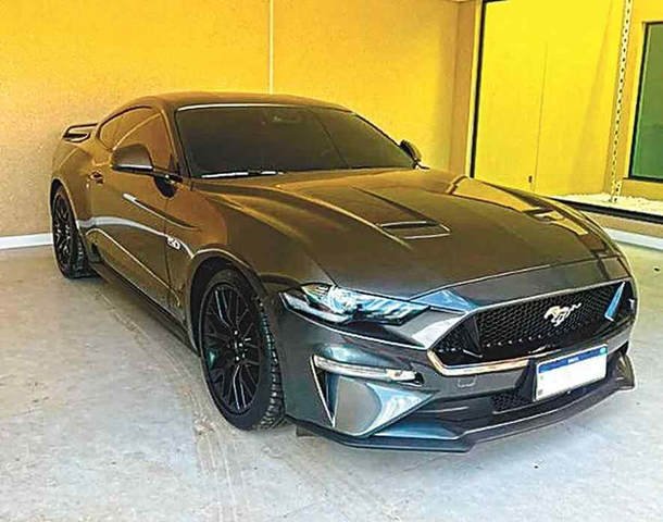 A Polícia Federal apreendeu dinheiro em espécie e dois carros de luxo durante a nova fase da Sem Desconto — Foto: Reprodução