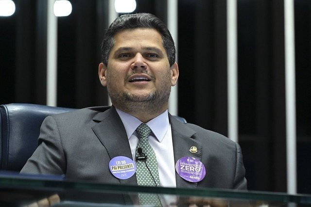 Alcolumbre diz que 'não pode responder' a perguntas sobre relação de Flávio com Vorcaro, CPI do Master e Messias