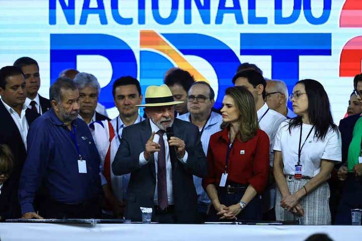Lula desafia Rubio a montar comitê no Brasil para apoiar Flávio: 'Que venha, vamos derrotar todos'