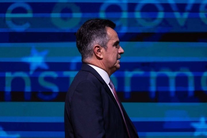 Empresa de Ciro movimentou R$ 20 milhões em um ano e valor é incompatível com faturamento, aponta Coaf