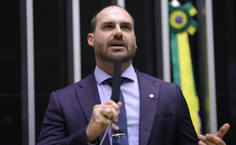 Moraes marca julgamento de recurso contra condenação de Eduardo Bolsonaro para setembro