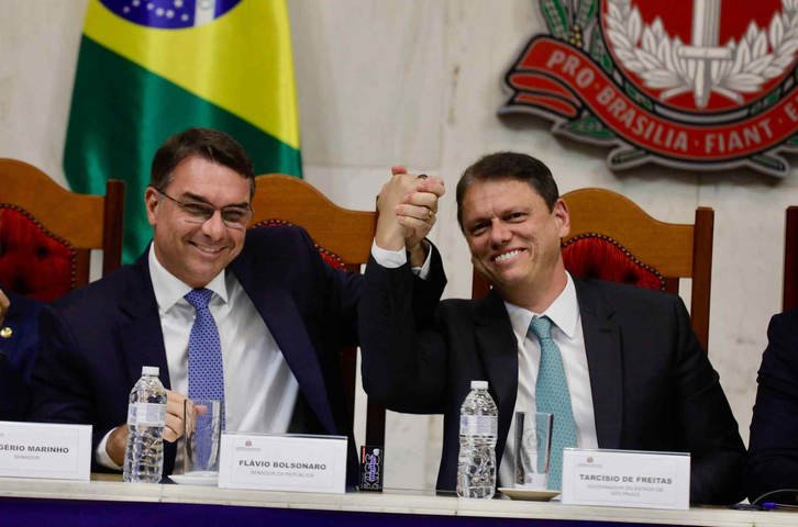 'Chapa em SP será definida em 30 de março', diz Flávio Bolsonaro, após conversa com Tarcísio