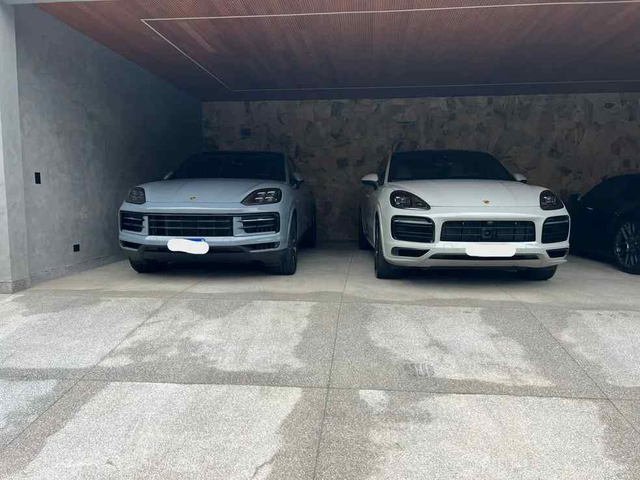 Porsches apreendidos na operação — Foto: Reprodução/PF