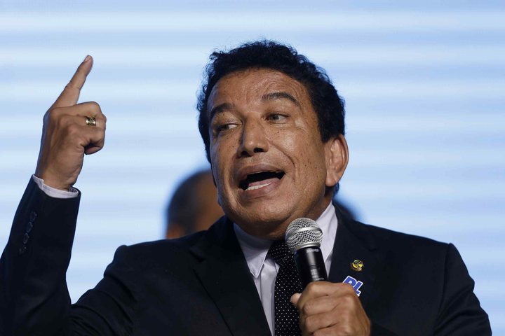 Magno Malta é hospitalizado após sofrer mal súbito no Senado