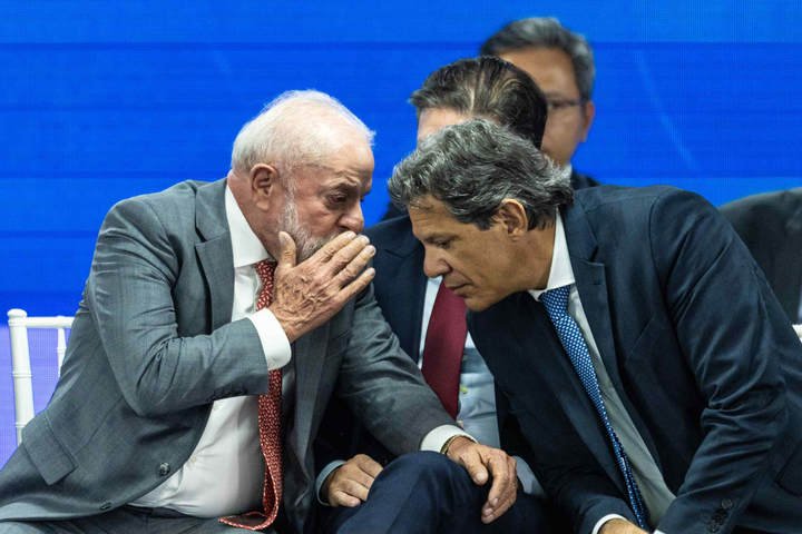 Sob pressão do PT, Haddad afirma que não deseja ser candidato, mas cita conversas com Lula: 'Vamos ver quem convence quem'