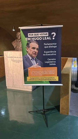 Poster do deputado Hugo Leal para uma vaga no TCU — Foto: Letícia Pille