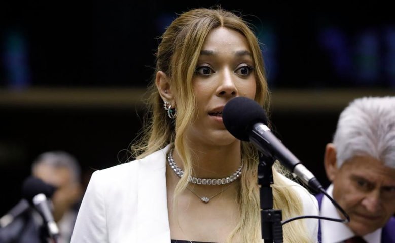 Deputada denuncia Nikolas ao MPF por declarações sobre o Pix: 'Espalha mentiras para causar pânico'