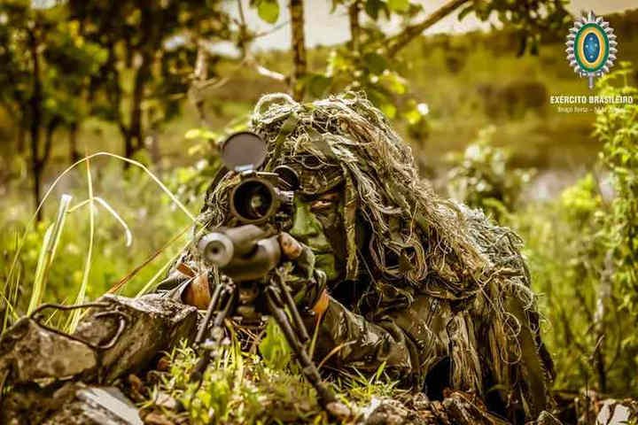 Durante o curso, restrições de sono e de alimentação também integram a rotina, além de testes físicos — Foto: Divulgação/ Exército Brasileiro
