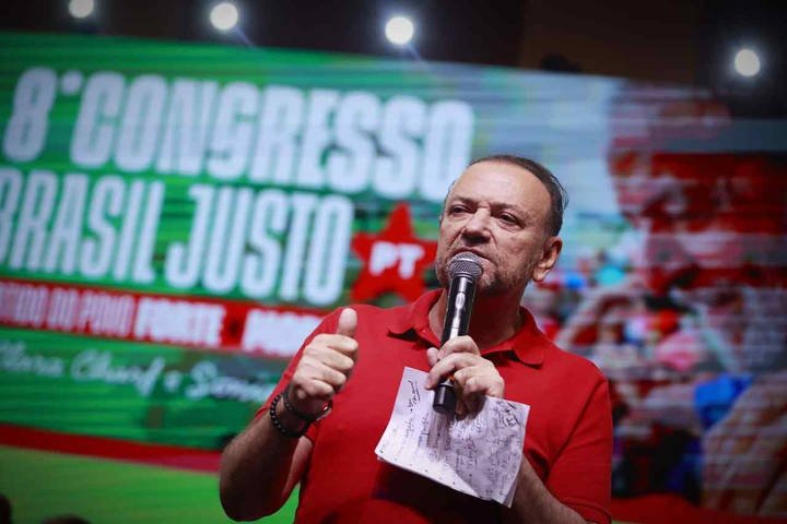 Presidente do PT diz que partido precisa ter 'humildade' para se aproximar de evangélicos e motoristas de aplicativos