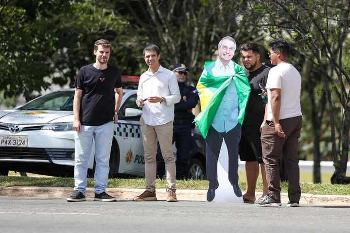 . Participantes entraram em confronto após um boneco do ex-presidente Jair Bolsonaro ser quebrado — Foto: Fabio Rodrigues-Pozzebom/ Agência Brasil