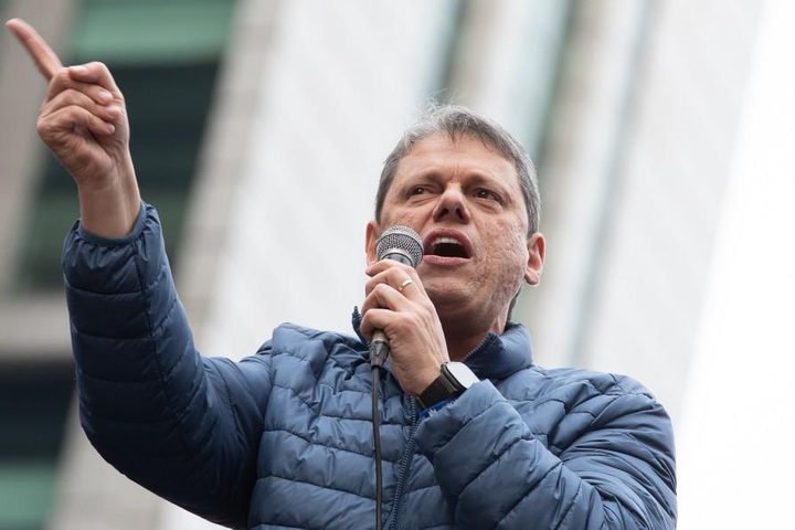 Tarcísio mantém discurso de reeleição e afirma que vai consultar família de Bolsonaro para agendar visita