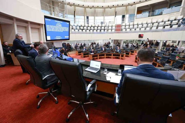 Projeto em SC volta a propor restrições às cotas raciais três meses após derrota no STF