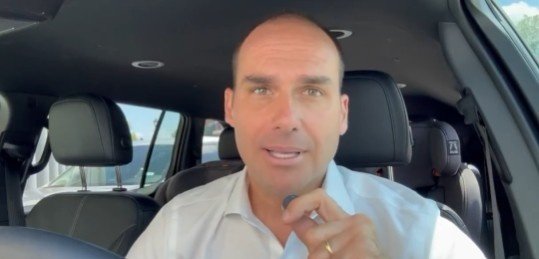 Apartamento no Rio de Eduardo Bolsonaro vai a leilão por inadimplência