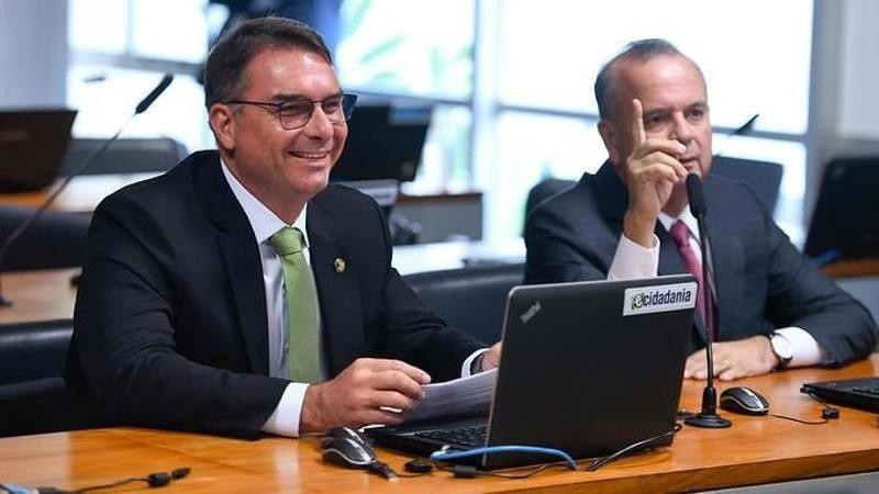 Campanha de Flávio se reúne com Nunes Marques e pede apuração de impulsionamento de 'perfis fantasmas' nas redes sociais