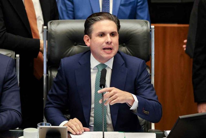 Associação Brasileira de Imprensa aciona judicialmente Hugo Motta por crime de responsabilidade