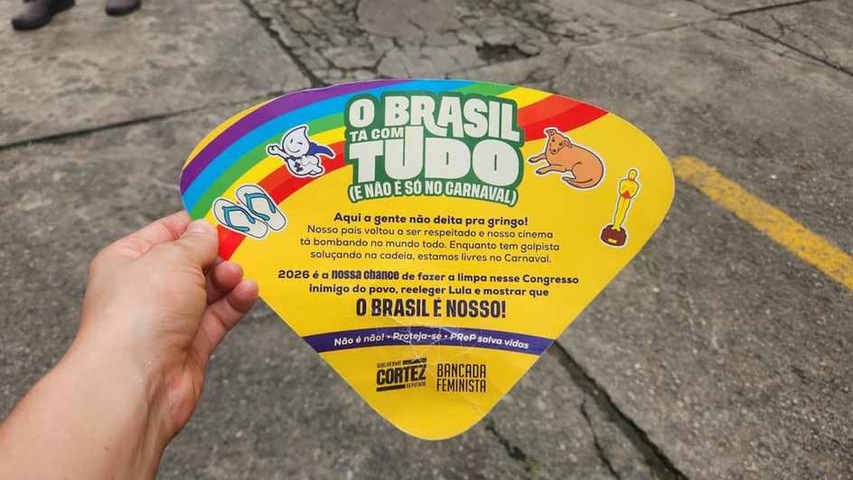 Blocos de SP têm distribuição de leques com alusão à reeleição de Lula e destaque para número do partido