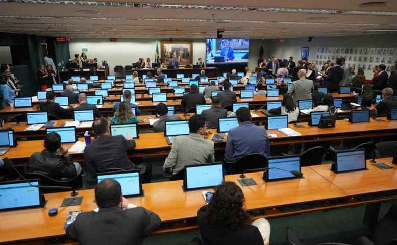 Comissão da Câmara deve votar redução da maioridade penal para 16 anos e aumentar pressão sobre governo na segurança pública