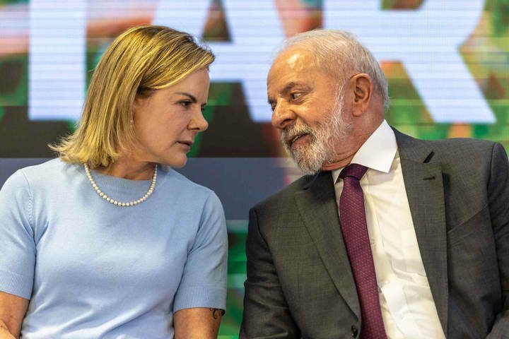 Lula descarta chefe do Conselhão no comando da articulação política na vaga de Gleisi e busca parlamentar