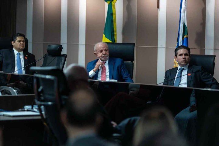 Lula participa de solenidade no TCU ao lado de Alcolumbe