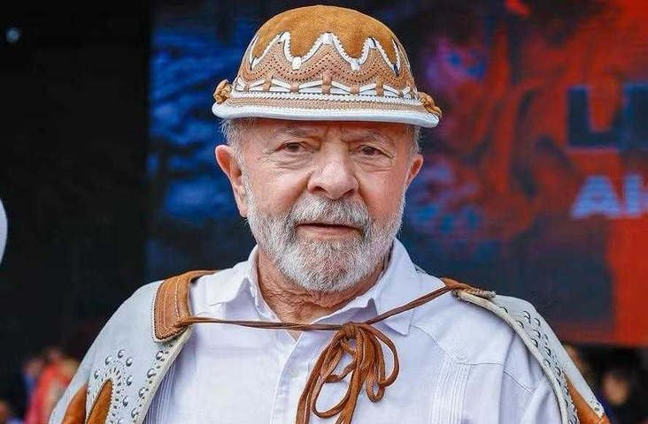 Desfile em homenagem a Lula: PT do Rio publica cartilha para filiados que veta roupas com '13' e posts usando #Lula2026