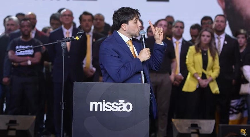 Missão oficializa Renan Santos à Presidência; candidato ataca Flávio e Lula e defende 'matar quem roubar'