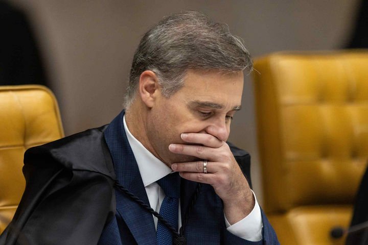 Mendonça proíbe consulta e manda retirar conteúdo do celular de Vorcaro da sala cofre da CPI do INSS