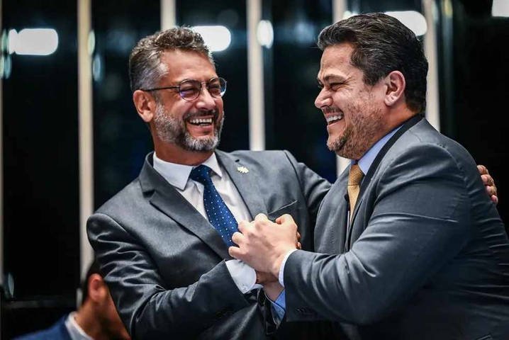 O governador do Amapá, Clécio Luís (Solidariedade), e o presidente do Senado, Davi Acolumbre (União Brasil-AP) — Foto: Agência Senado