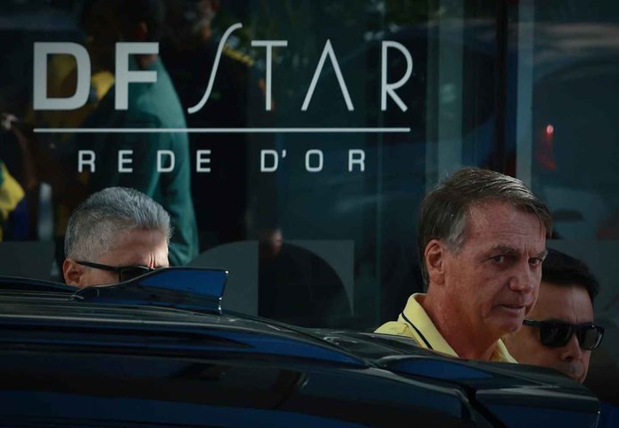 Michelle diz que Bolsonaro conseguiu se alimentar e fez fisioterapia no hospital