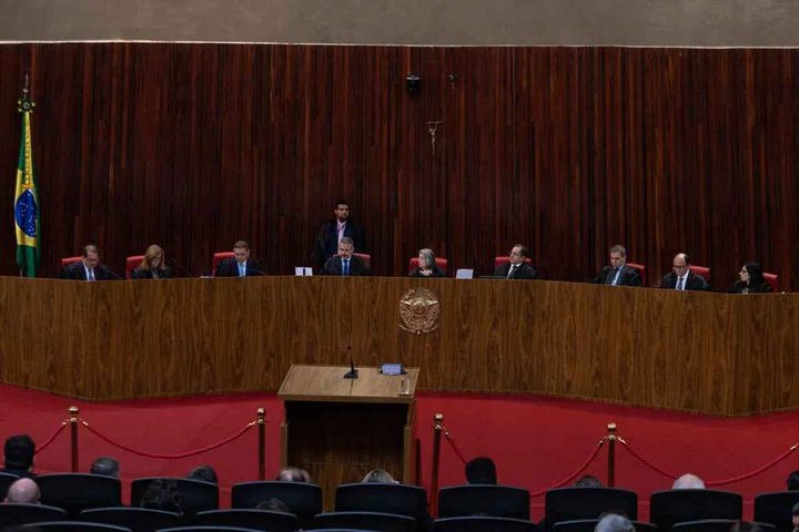 Relatora no TSE vota pela cassação de Cláudio Castro e julgamento é interrompido após pedido de vista