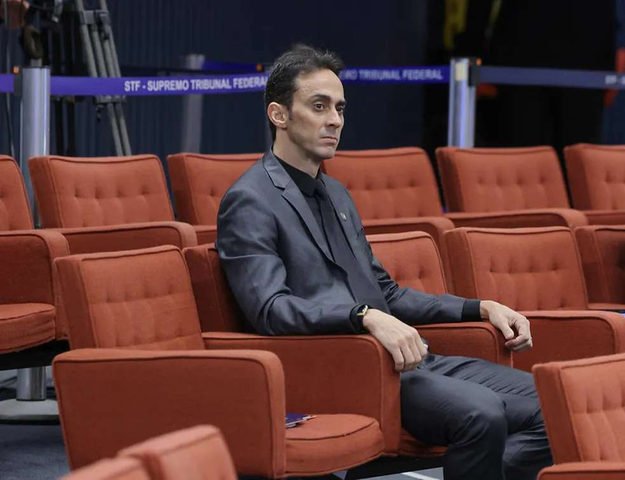 O tenente-coronel do Exército Rodrigo Bezerra de Azevedo acompanha julgamento no STF — Foto: Rosinei Coutinho/STF