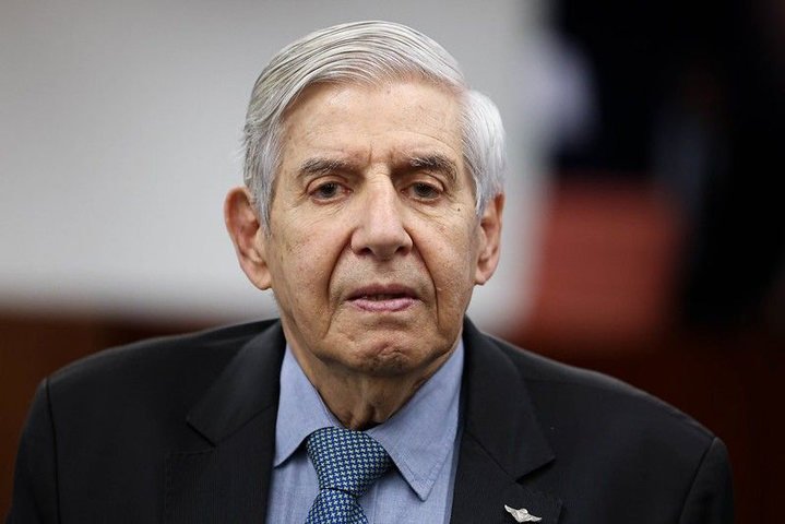 Moraes dá cinco dias para defesa de Augusto Heleno comprovar diagnóstico de Alzheimer