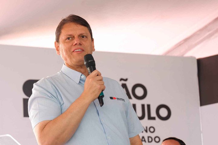 Tarcísio atua no Supremo para tentar prisão domiciliar para Bolsonaro