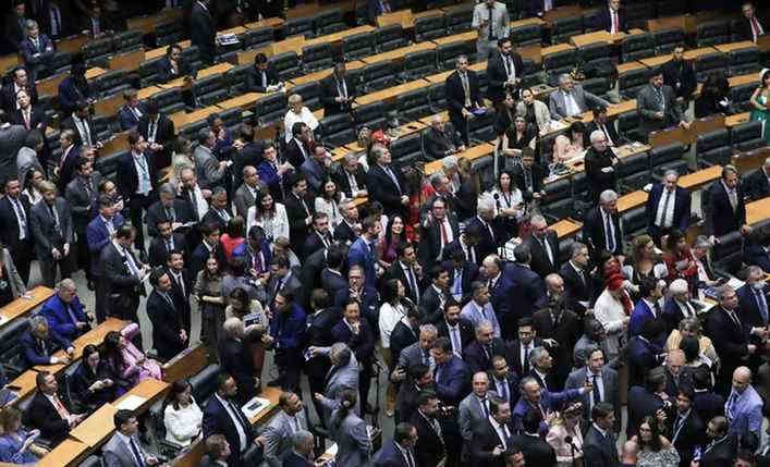 Partidos do Centrão se movimentam para 2026 e se afastam do Planalto em votações na Câmara