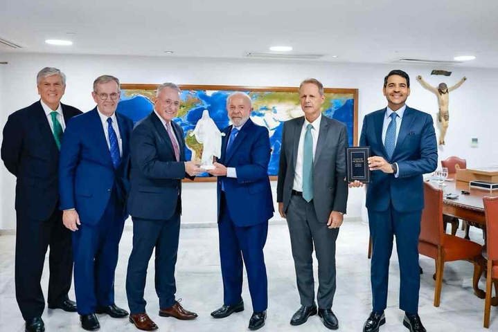 Lula se reúne com líder religioso em meio a críticas por desfile de samba e cobrança de aliados por gestos ao segmento